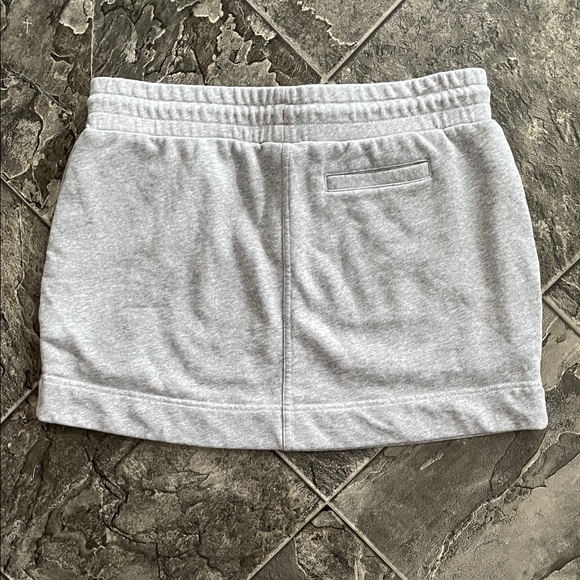 FABLETICS Light Gray Mini Skirt Sporty Athleisure Preppy Cottagecore Coastal - Picture 5 of 9